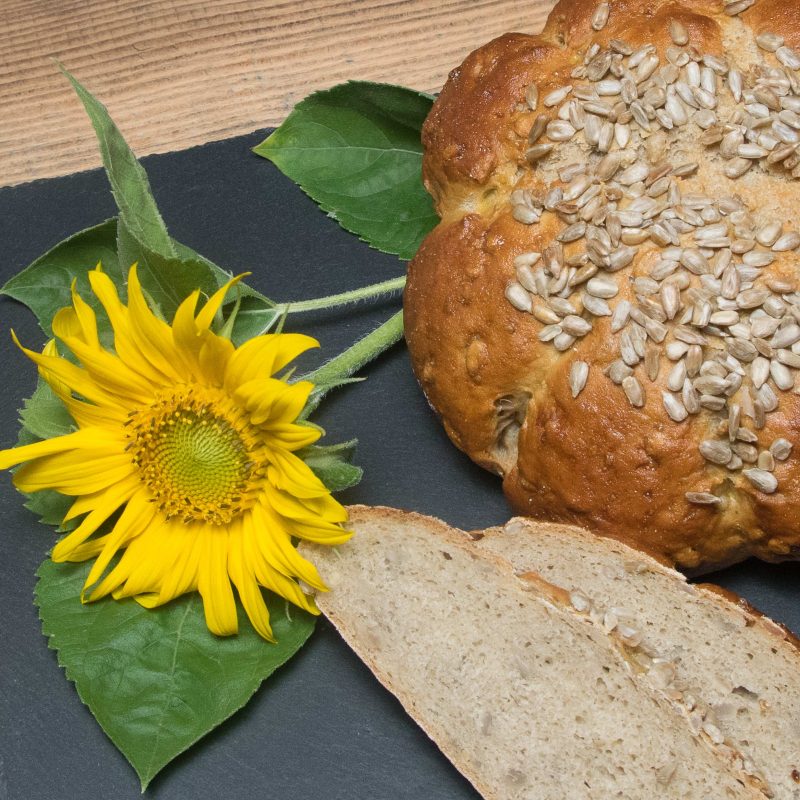 Sonnenblumenbrot - Eggenhof | Bio-Bergbauernhof